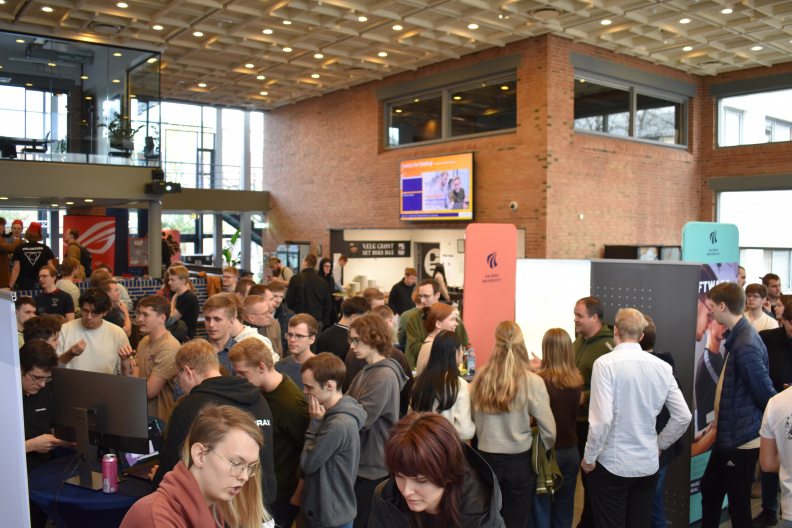 Travl jobmesse med studerende og virksomhedsstande